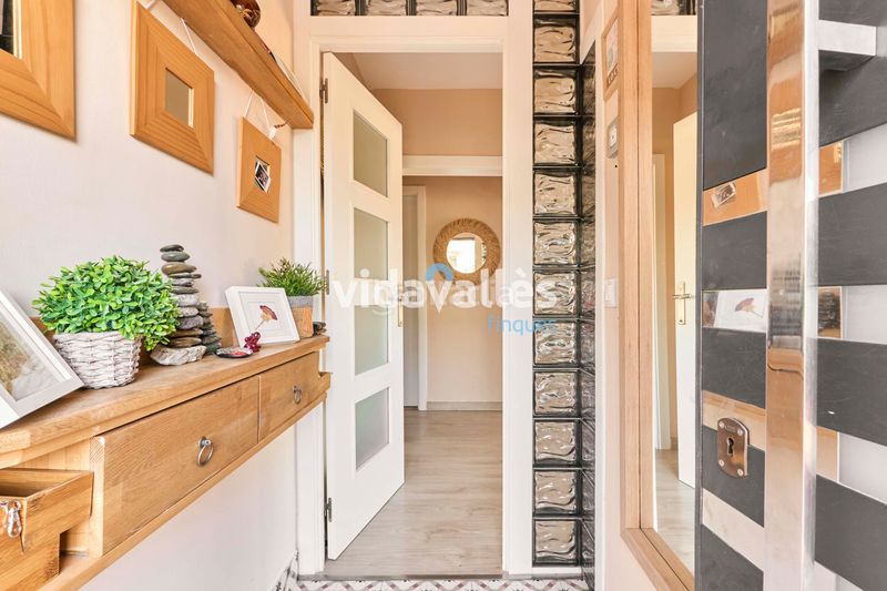 Foto d90a5225-6880-4874-bbff-145c130bf886. Casa amb calefacció aparcament a Llinars del Vallès