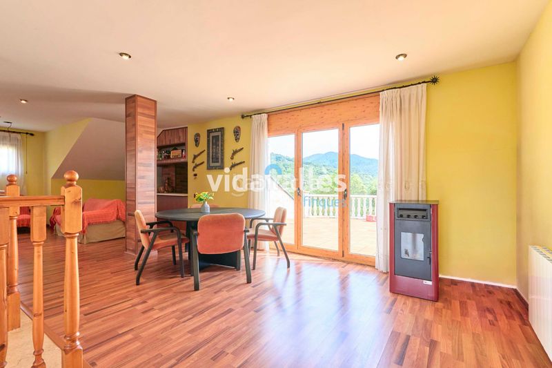 Foto 5a5d8bc7-6b8e-4e7e-b994-5f7f5cec64c1. Casa  a la venta en Sant Celoni