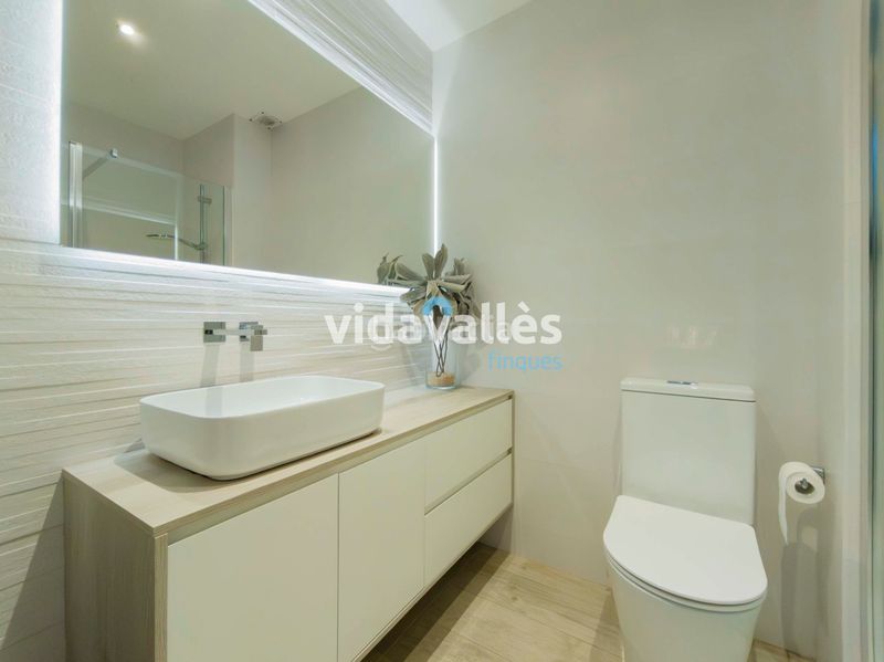 Foto aff5a314-93d3-45d0-8090-7e07d88f6716. Casa adossada amb calefacció aparcament a Centre Sant Joan Despí