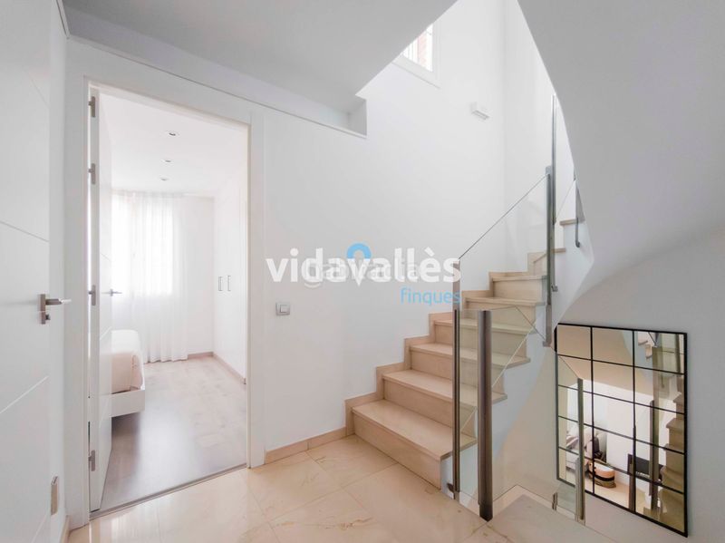 Foto bcd84a57-f70e-4e6a-a101-f25196b007df. Casa adossada amb calefacció aparcament a Centre Sant Joan Despí