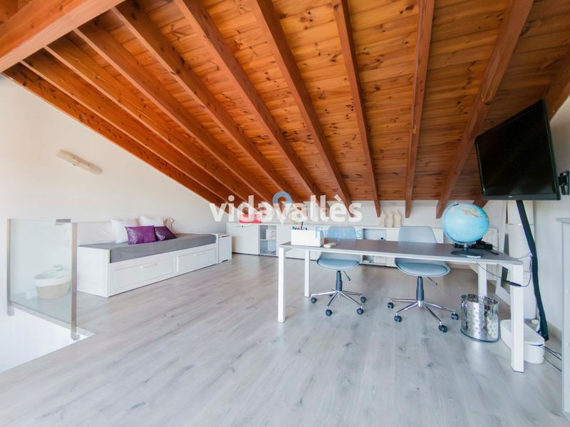 Foto c6007296-3e95-4718-8e82-6eafbfb7d5fa. Casa adossada amb calefacció aparcament a Centre Sant Joan Despí
