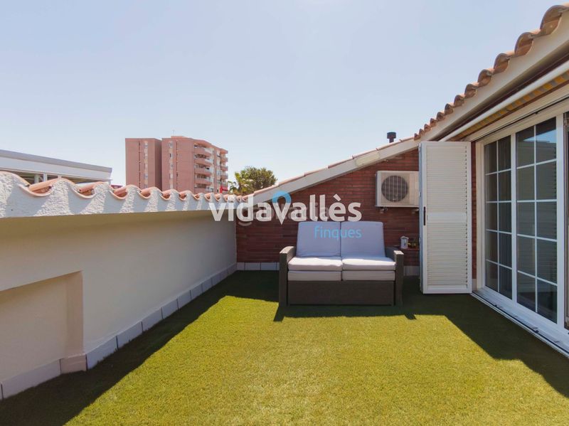 Foto ced64207-c264-45f1-bd17-47b8376a2b2a. Casa adossada amb calefacció aparcament a Centre Sant Joan Despí