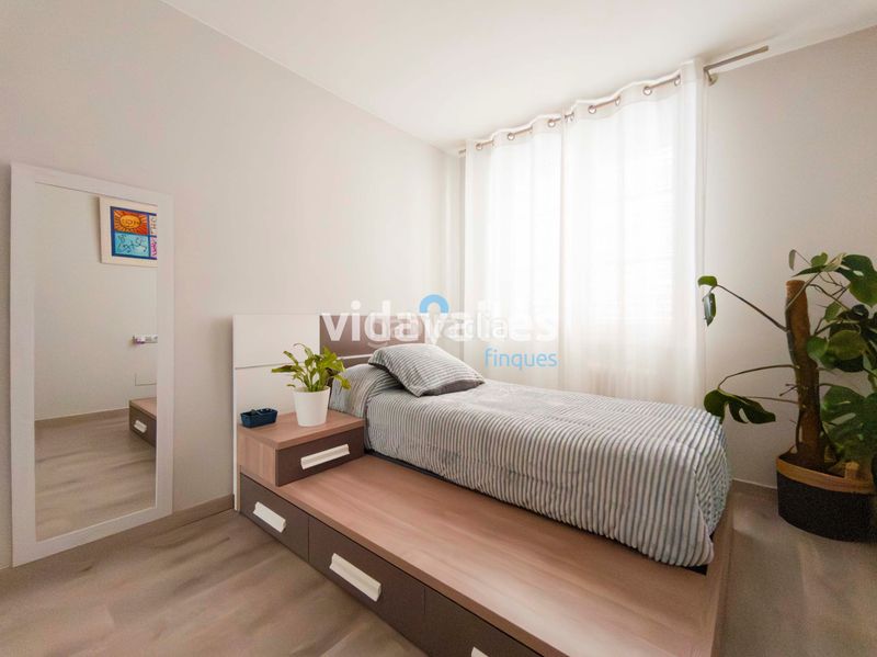 Foto fffe5929-9adf-4cf3-a30d-2f41bdf45f1f. Casa adossada amb calefacció aparcament a Centre Sant Joan Despí