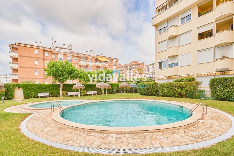 Foto 9f939ed1-362f-4837-8956-1a7858b6a3e3. Àtic amb aparcament piscina a Fenals Lloret de Mar