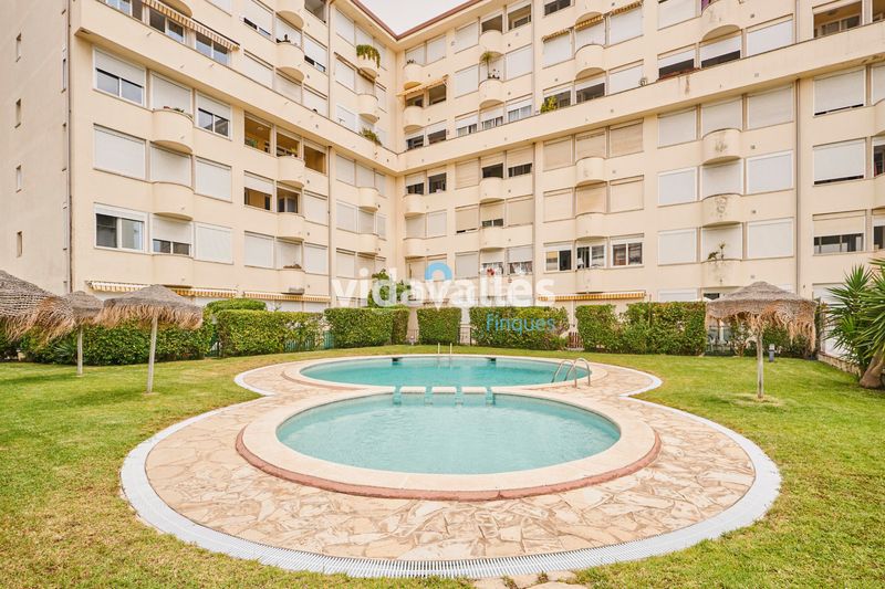 Foto bdef3dc8-8c93-441c-9f90-0d980897b13b. Àtic amb aparcament piscina a Fenals Lloret de Mar