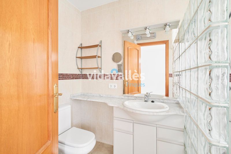 Foto 6ee21ea2-701c-496d-9a58-094fd0bc8fd0. Casa amb xemeneia calefacció aparcament piscina a Vallgorguina