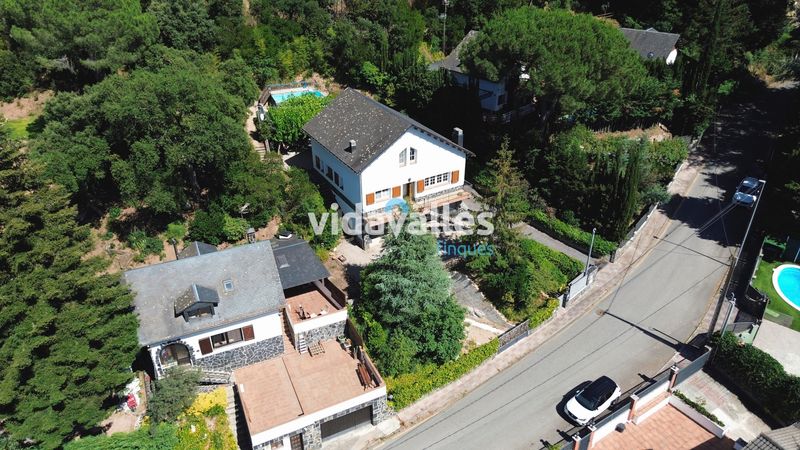 Foto af0ed83f-90dd-44a1-bfed-b9f8a62915c6. Casa amb xemeneia calefacció aparcament piscina a Vallgorguina