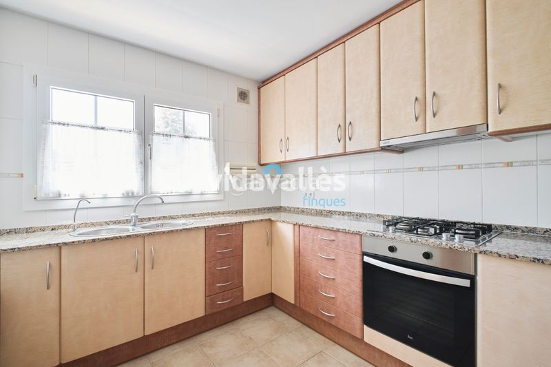 Foto ed55e772-9699-4297-b263-1c75a2964dfd. Casa amb xemeneia calefacció aparcament piscina a Vallgorguina