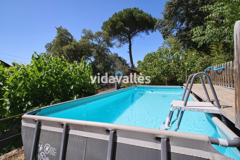 Foto f0ff56e4-2a3d-484f-89e5-a8b90f82cfb2. Casa amb xemeneia calefacció aparcament piscina a Vallgorguina