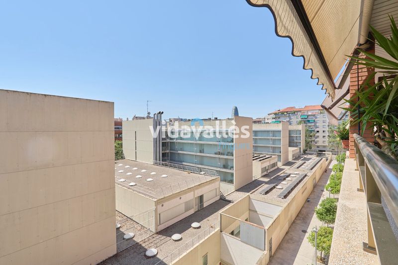 Foto af028f2a-e9c5-48ea-b130-98d1707b4757. Pis amb calefacció aparcament a El Clot Barcelona