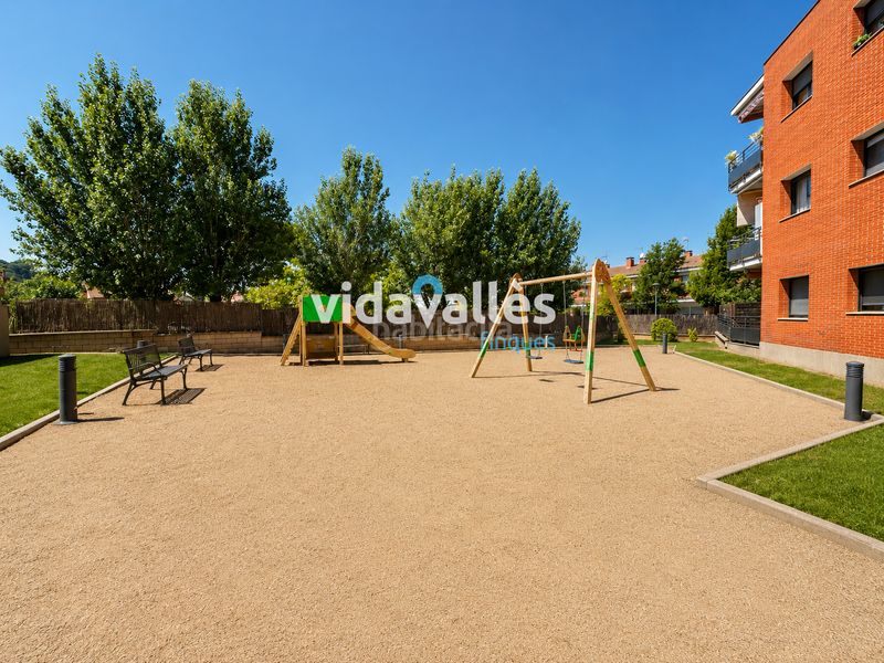Foto 089f7777-33ad-43da-bf74-21c1c4018aac. Planta baixa amb calefacció piscina a Roca del Vallès (La)