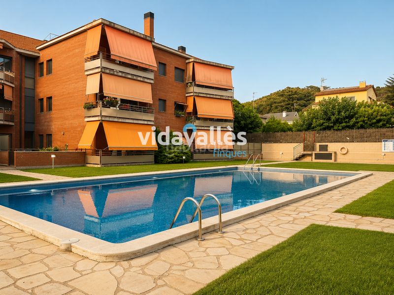Foto 78e37894-4a02-40ac-824f-ed4b081d2c24. Planta baixa amb calefacció piscina a Roca del Vallès (La)