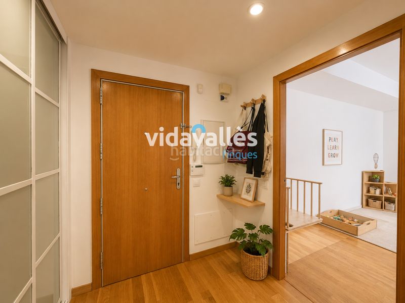 Foto f2afddf4-b7b4-4a8c-9f81-f7253dceaee4. Planta baixa amb calefacció piscina a Roca del Vallès (La)
