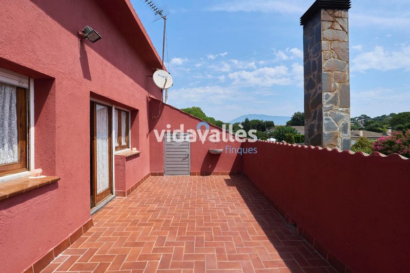 Foto cd36e2e7-f4e5-49df-8cd7-7e35cbc2d8d7. Casa amb xemeneia calefacció aparcament piscina a Sant Antoni de Vilamajor