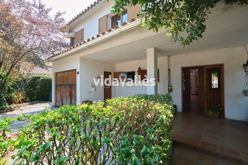 Foto 9f5b75bb-3a98-4454-a7f5-77c5966a153c. Casa amb xemeneia calefacció aparcament a Cardedeu