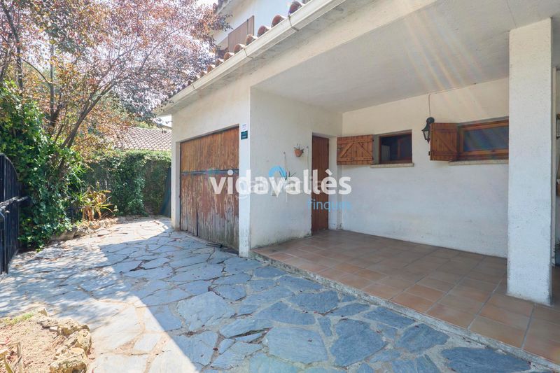 Foto a1cb27be-d850-467b-aa94-4e22a060af3f. Casa amb xemeneia calefacció aparcament a Cardedeu