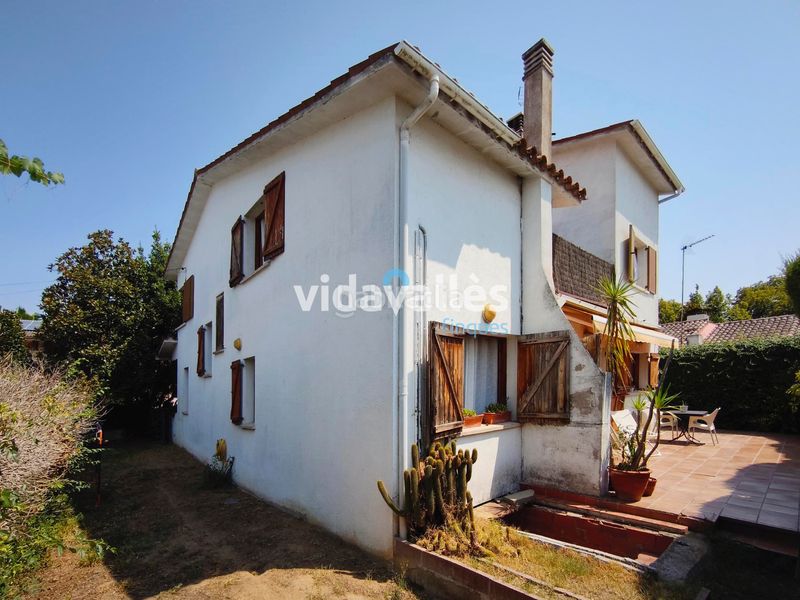 Foto b31818bd-2697-42d2-96d0-86e55cb191f3. Casa amb xemeneia calefacció aparcament a Cardedeu