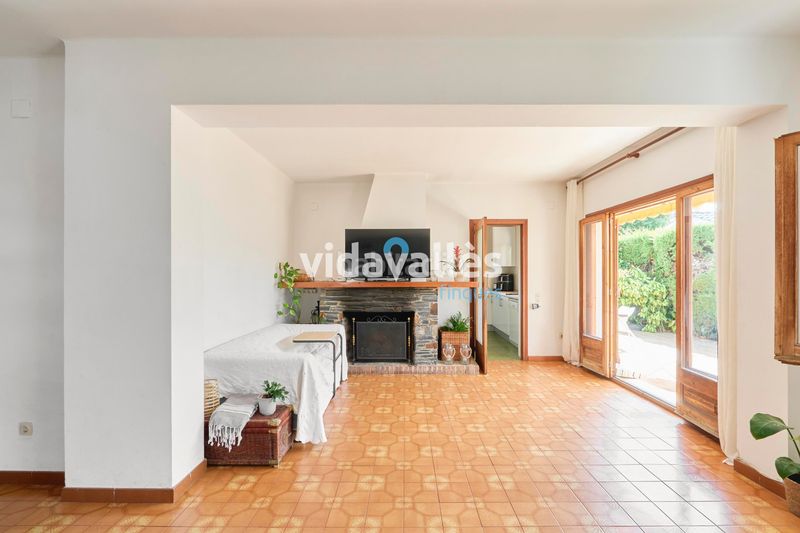 Foto cc80fcca-7901-41da-938a-227486e48e48. Casa amb xemeneia calefacció aparcament a Cardedeu