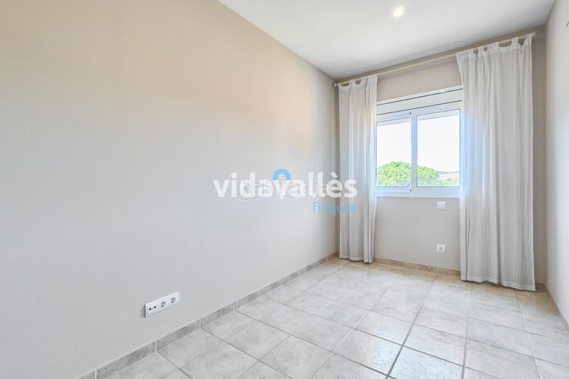 Foto 05afc46d-6cb0-4043-81f9-422f829b8e57. Casa amb calefacció aparcament a Llinars del Vallès