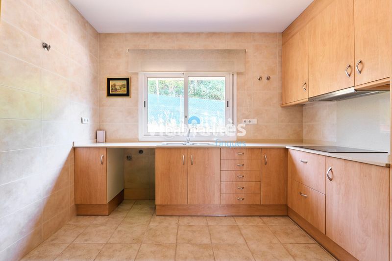 Foto 2068b73a-62d4-4cc9-ba69-c1113748b219. Casa amb calefacció aparcament a Llinars del Vallès