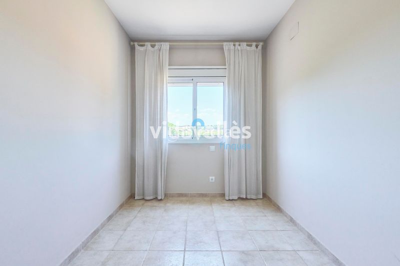 Foto 2121d014-581a-4f3e-be86-9bb198c8a2b3. Casa amb calefacció aparcament a Llinars del Vallès