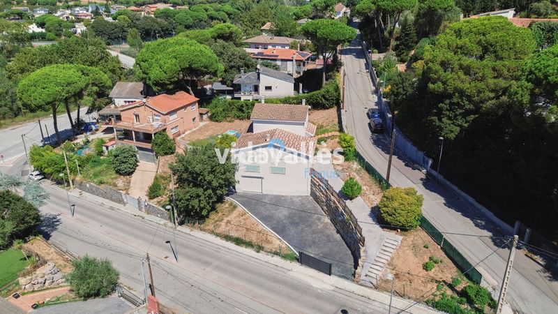 Foto 82076709-94ba-4ade-9b03-7bf57007c092. Casa amb calefacció aparcament a Llinars del Vallès