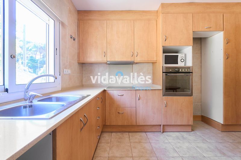 Foto a2df6fcc-7cef-4313-949d-c4f3b06351fa. Casa amb calefacció aparcament a Llinars del Vallès
