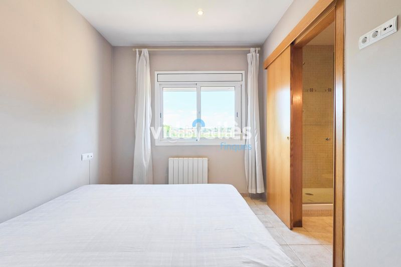 Foto a31029c5-e2d3-4d63-bebf-17c4a4db40ef. Casa amb calefacció aparcament a Llinars del Vallès