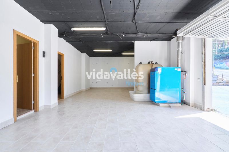 Foto a7fae908-623b-4387-a46d-7f043687564f. Casa amb calefacció aparcament a Llinars del Vallès