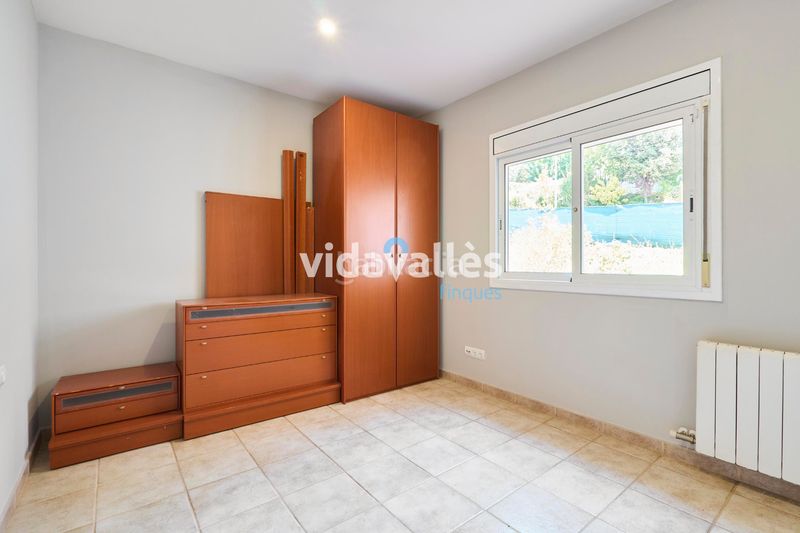 Foto b255f886-25d4-4f1b-ae96-6ae1a29570a6. Casa amb calefacció aparcament a Llinars del Vallès