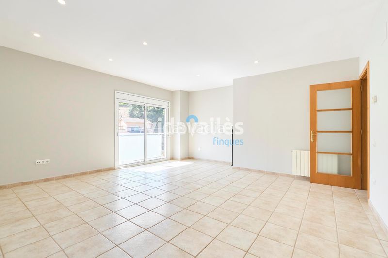 Foto df9c2d1b-149c-4186-bd23-8fa3e2b9fbed. Casa amb calefacció aparcament a Llinars del Vallès