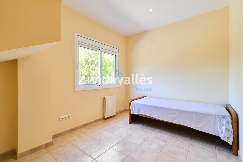 Foto effec6bf-1e14-4f46-95cd-a615088ba5d9. Casa amb calefacció aparcament a Llinars del Vallès