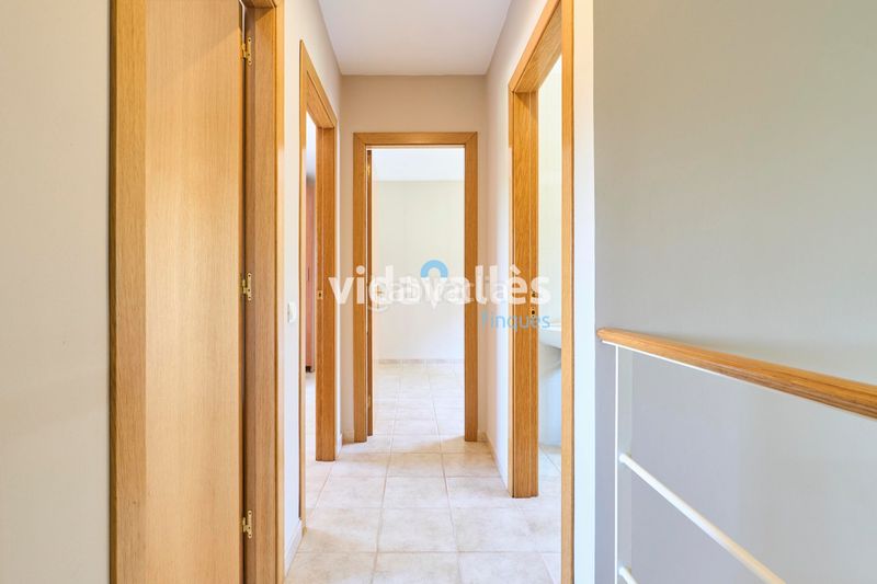 Foto f4bbb012-3966-4899-9fff-53dac685b8ef. Casa amb calefacció aparcament a Llinars del Vallès