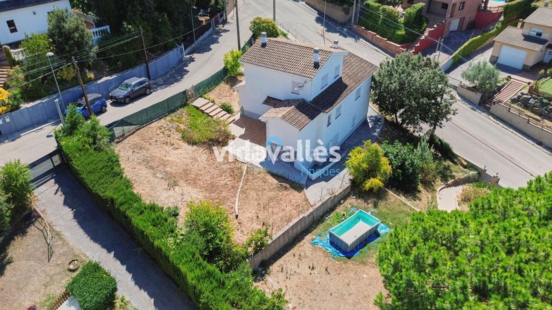 Foto f8b41f5f-9a91-4405-a0ac-15a2b85a9da4. Casa amb calefacció aparcament a Llinars del Vallès