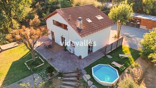 House in Llinars del Vallès. Casa a la venta en sant antoni de vilamajor