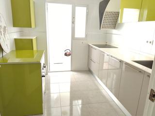 Pis  Carrer de guardamar. Reformado  de lujo con ascensor y balcón amplio,  111 m2, zona c