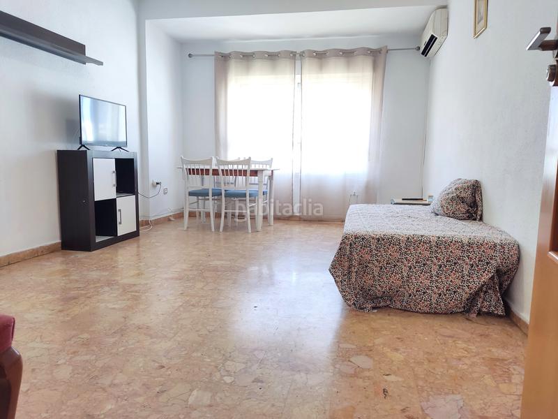Foto 08f4d520-cdec-4992-b49e-ba35de580df9. Piso con 4 habitaciones, dos balcones, salón con aire acondicionado en Gandia