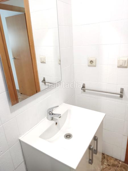 Foto 43f55aea-8930-42c5-b681-521c3aa44b5e. Piso con 4 habitaciones, dos balcones, salón con aire acondicionado en Gandia