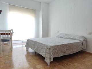 Pis a Benipeixcar - El Raval. Con 4 habitaciones, dos balcones, salón con aire acondicionado