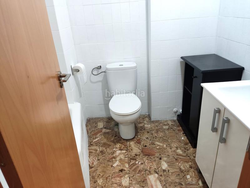 Foto a6ebbdaf-2da8-43fd-90f1-a6574a1930ae. Piso con 4 habitaciones, dos balcones, salón con aire acondicionado en Gandia