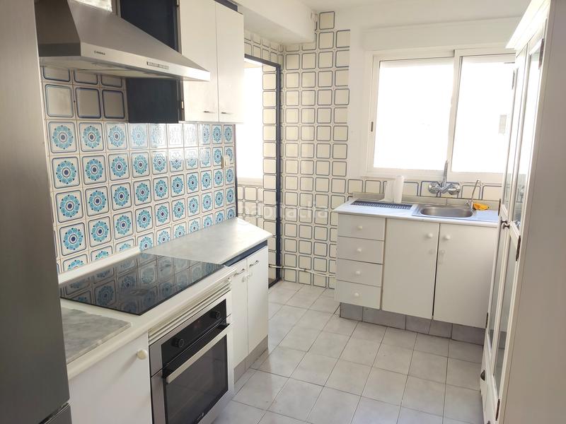 Foto cfd09250-e3f3-497b-8acb-9b5033ed99d6. Piso con 4 habitaciones, dos balcones, salón con aire acondicionado en Gandia