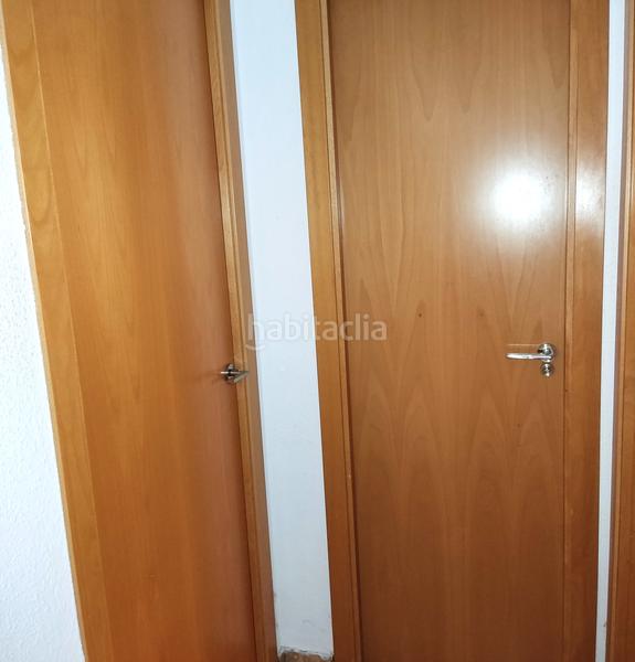 Foto ebfe5104-a594-4fc6-84ac-66f7fa8b9f42. Piso con 4 habitaciones, dos balcones, salón con aire acondicionado en Gandia