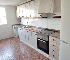 Alquiler Piso en Benipeixcar - El Raval. Piso con 4 habitaciones, 2 baños y ascensor.