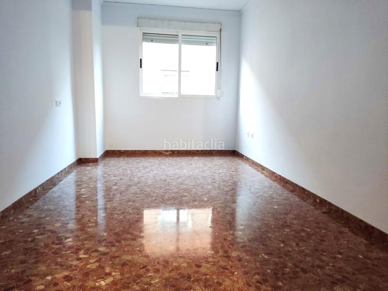 Foto ce57029e-493b-4f1d-b6ef-b6acee41df11. Alquiler piso  con 4 habitaciones, 2 baños y ascensor. en Gandia