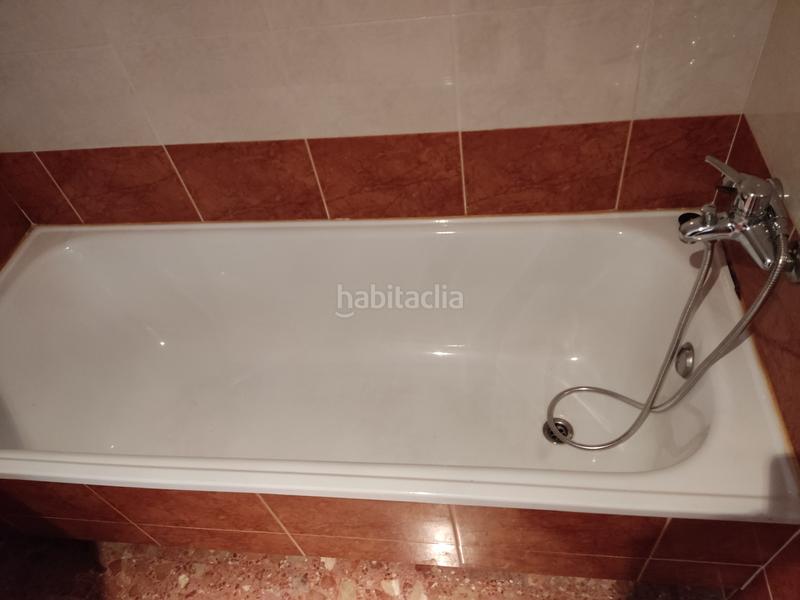 Foto e59003e5-a492-4bee-8b5c-af612bd5ecf4. Alquiler piso  con 4 habitaciones, 2 baños y ascensor. en Gandia