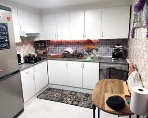 Pis a Centro Histórico. Piso con ascensor y espacioso con 4 habitaciones y dos baños