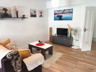 Flat in Corea. Piso reformado con ascensor, amueblado, terraza, 3 habitaciones,