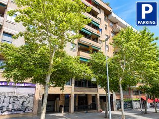 Aparcament cotxe a De bac de roda 198