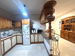 Casa a Calle agaete 52. Si buscas una casa amplia, cómoda y por la zona del centro comer