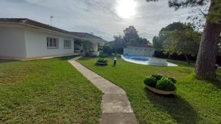Xalet a Calafat. Vive en el chalet de tus sueños en lametlla de mar con piscina,